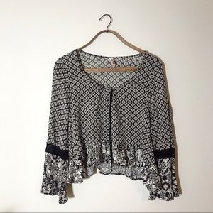 Mudd Black and white long sleeve blouse floral design flowey
